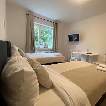 Zentrale 3-Zimmer Wohnung Mit Balkon - Perfekt Fuer Monteure Und Familien Neumünster Exteriör bild