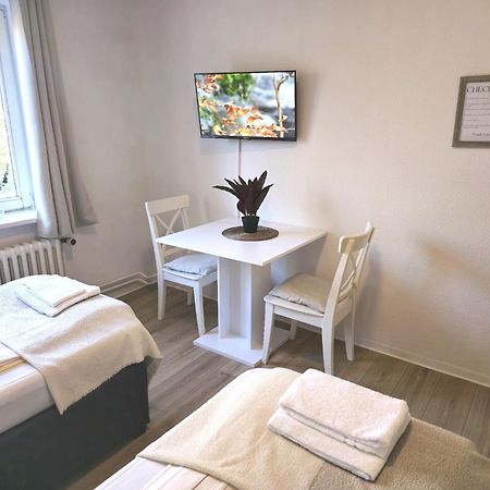 Zentrale 3-Zimmer Wohnung Mit Balkon - Perfekt Fuer Monteure Und Familien Neumünster Exteriör bild