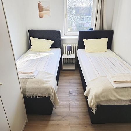 Zentrale 3-Zimmer Wohnung Mit Balkon - Perfekt Fuer Monteure Und Familien Neumünster Exteriör bild
