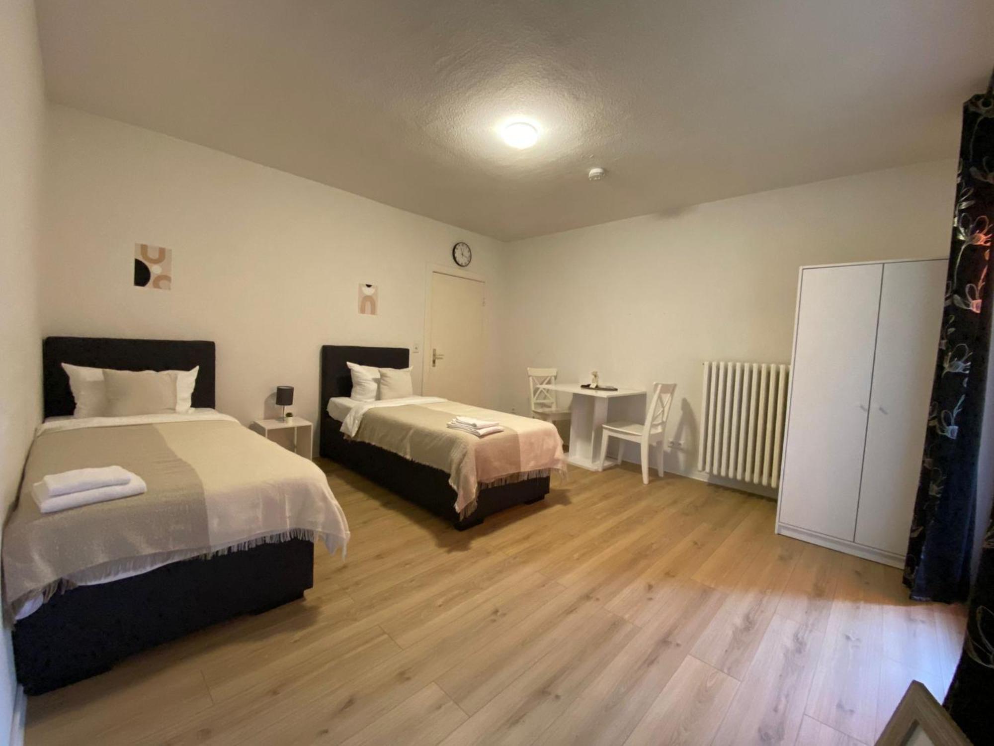 Zentrale 3-Zimmer Wohnung Mit Balkon - Perfekt Fuer Monteure Und Familien Neumünster Exteriör bild