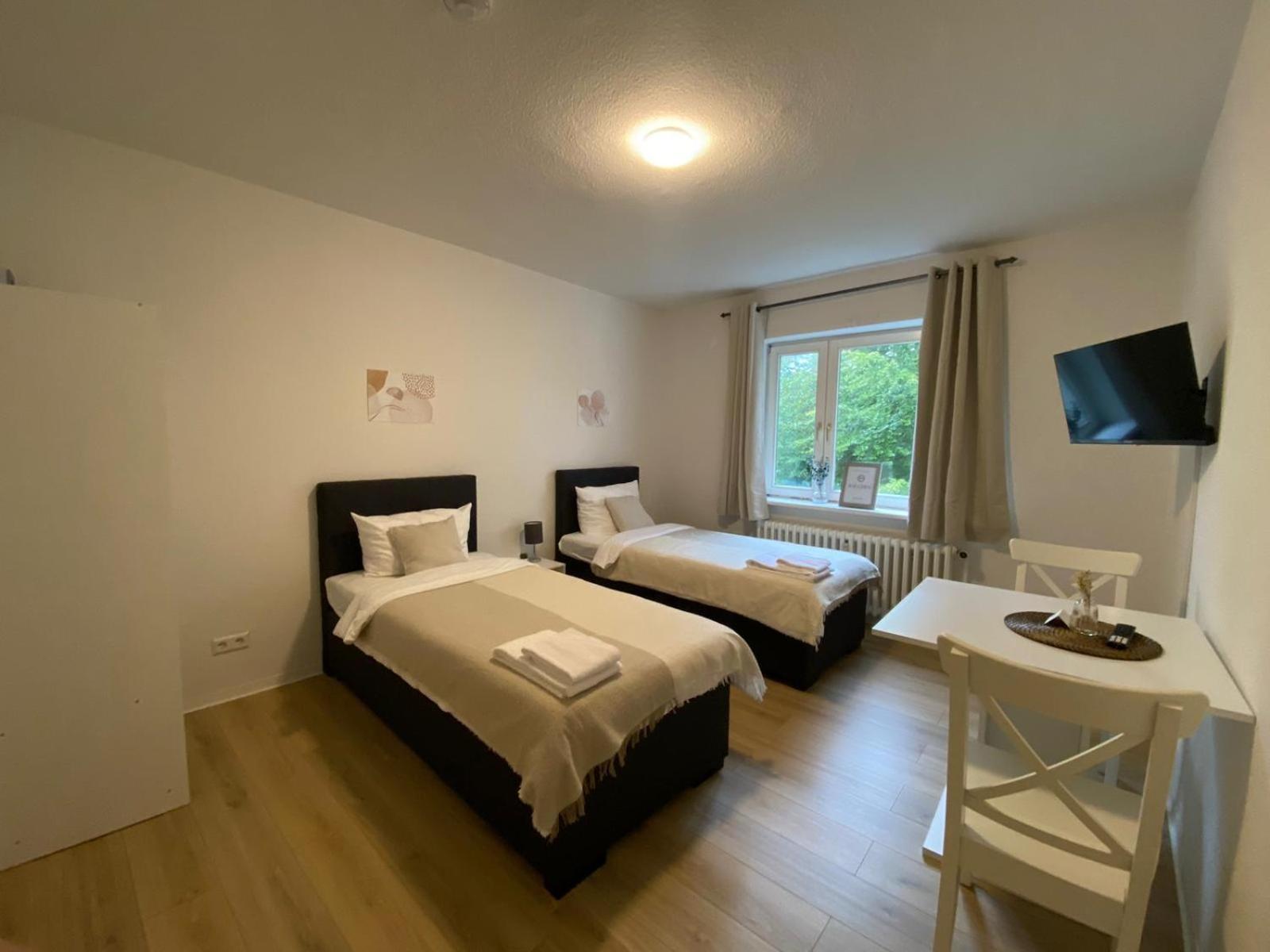 Zentrale 3-Zimmer Wohnung Mit Balkon - Perfekt Fuer Monteure Und Familien Neumünster Exteriör bild