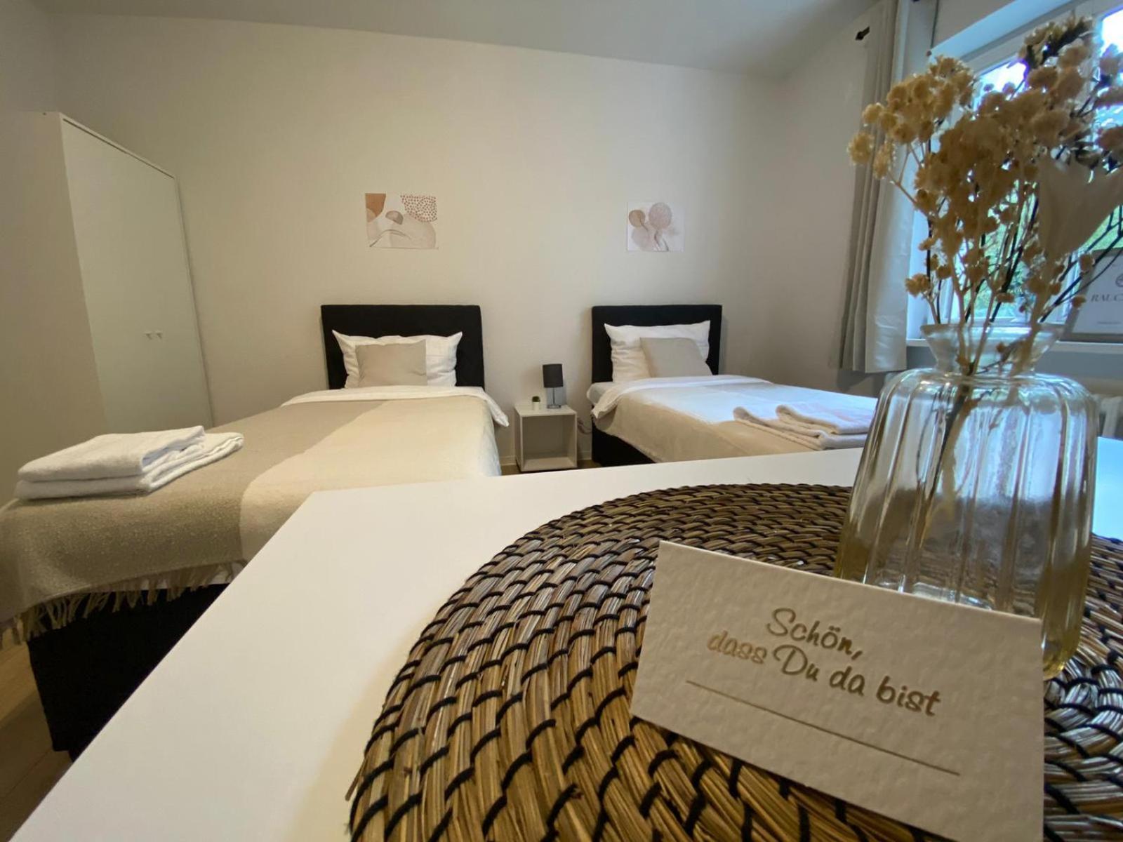 Zentrale 3-Zimmer Wohnung Mit Balkon - Perfekt Fuer Monteure Und Familien Neumünster Exteriör bild