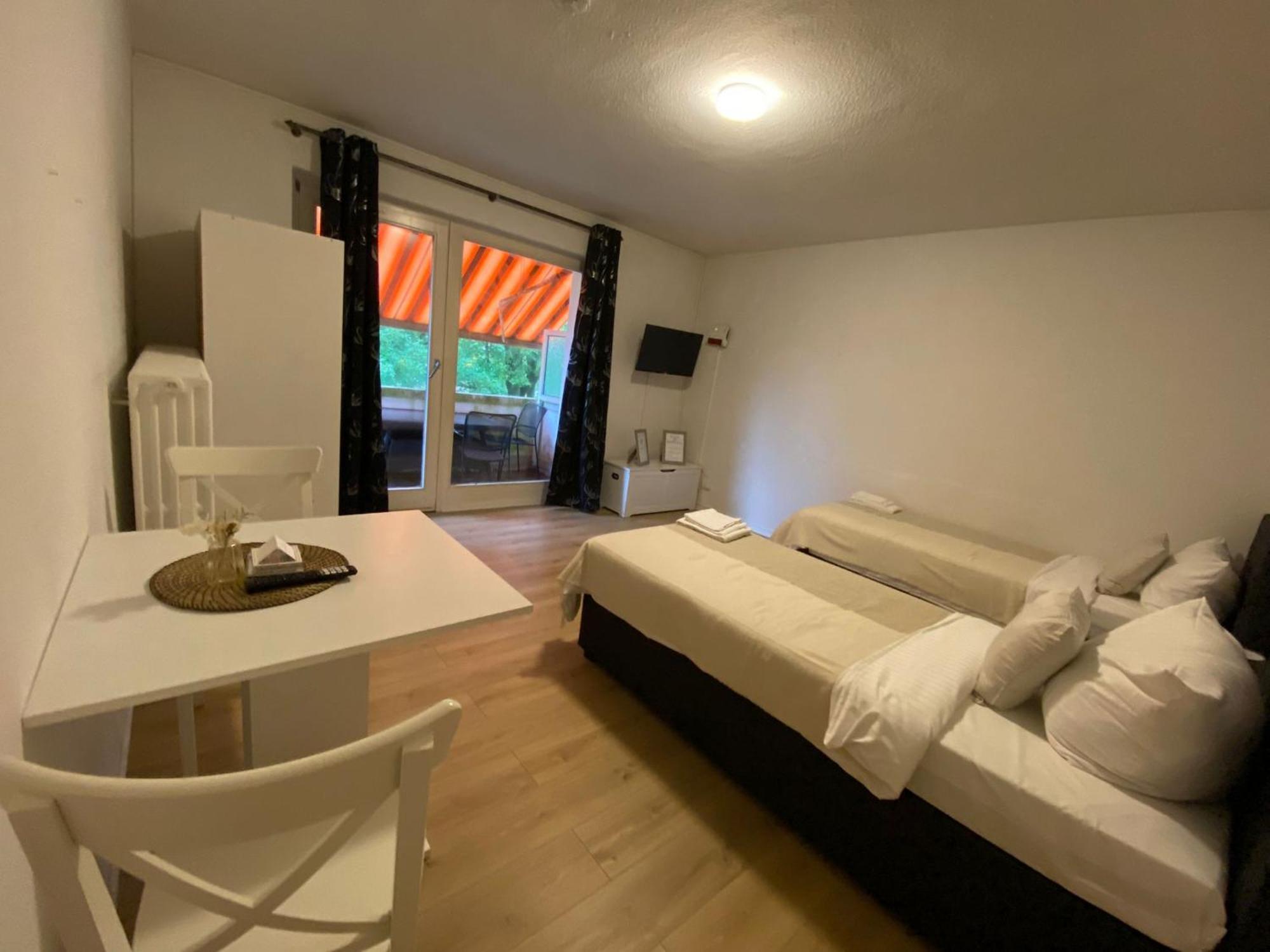 Zentrale 3-Zimmer Wohnung Mit Balkon - Perfekt Fuer Monteure Und Familien Neumünster Exteriör bild