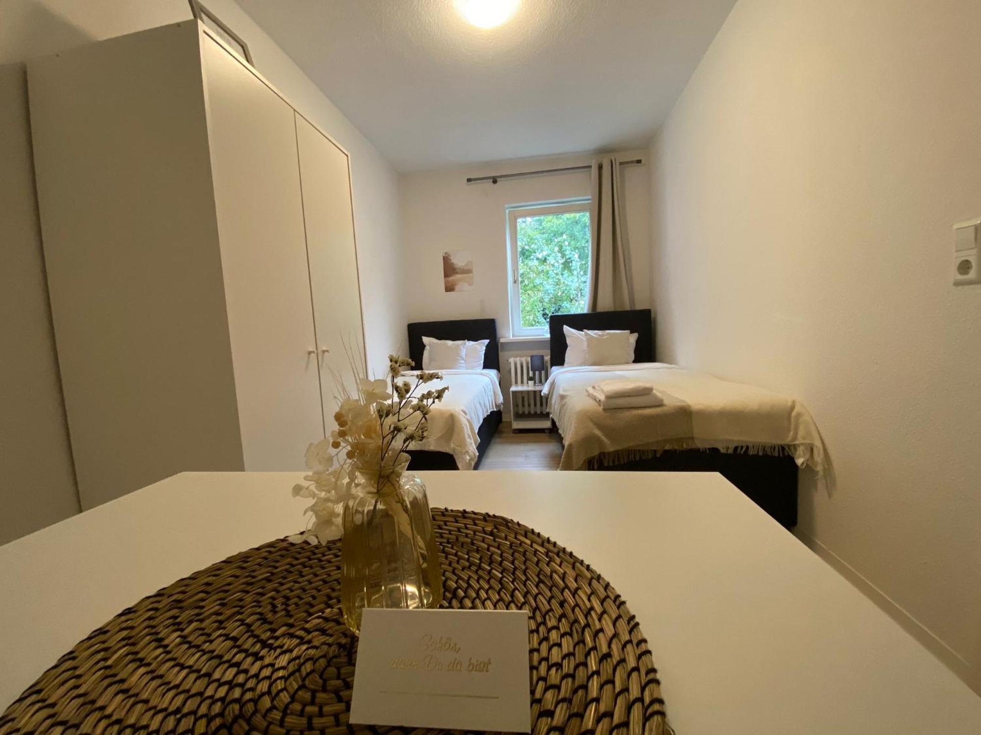 Zentrale 3-Zimmer Wohnung Mit Balkon - Perfekt Fuer Monteure Und Familien Neumünster Exteriör bild